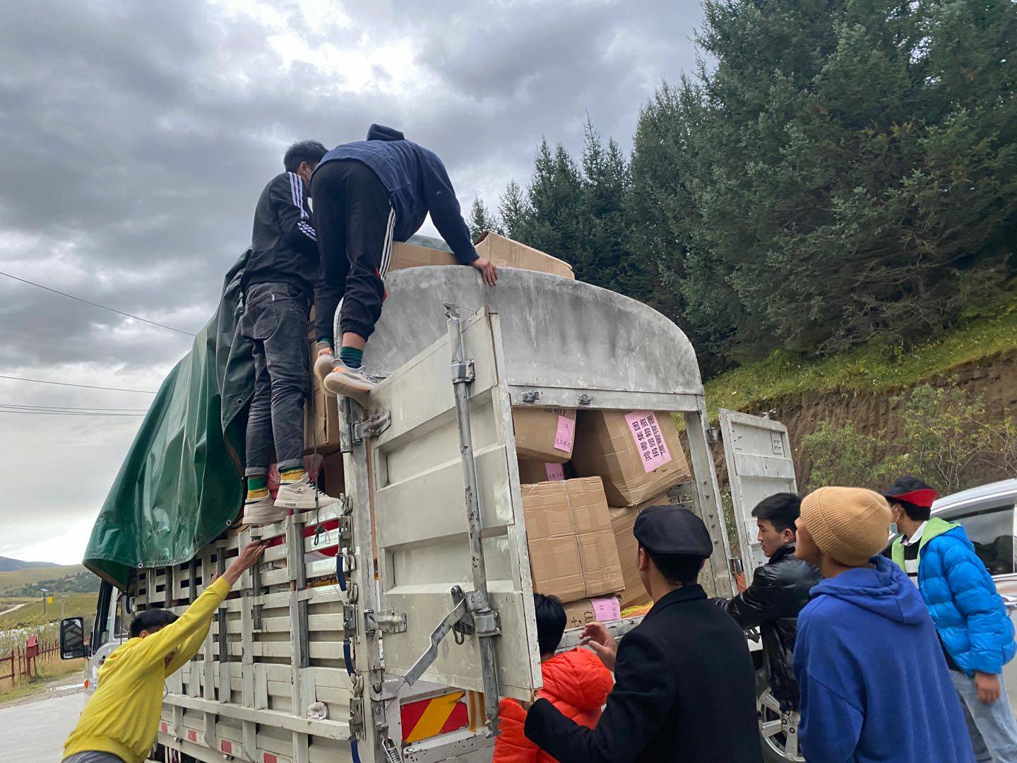 开云官方版网站登录入口-开云(中国)公益回顾丨家国同欢月同圆 温暖满载甘孜州(图5)