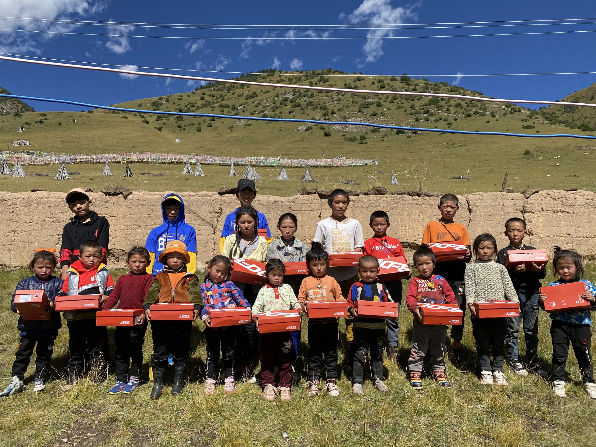 开云官方版网站登录入口-开云(中国)公益回顾丨家国同欢月同圆 温暖满载甘孜州(图13)